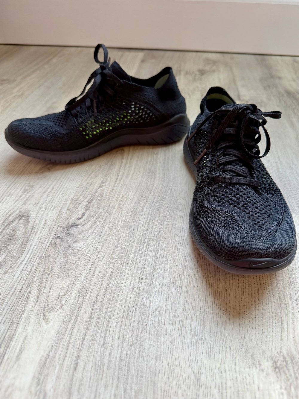 Nike - Women’s Black Knit Running Sneakers with Neon Green Insole - size 6.5 - Picture 4 of 7
